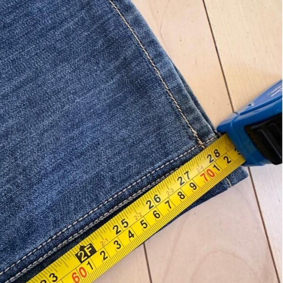 Classic Guess Premium denim in the Daredevil straight leg cut - Picture 6 of 8